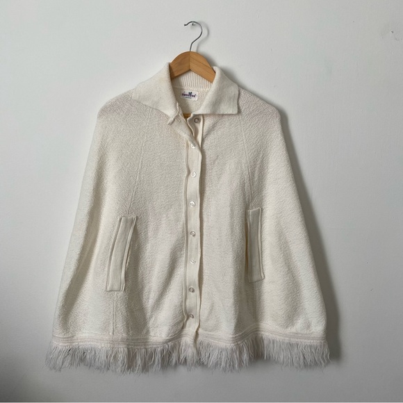 Vintage 70s Hand Knit Pure White Shawl Sweater with Collar and Fraying OSFM - Picture 1 of 4